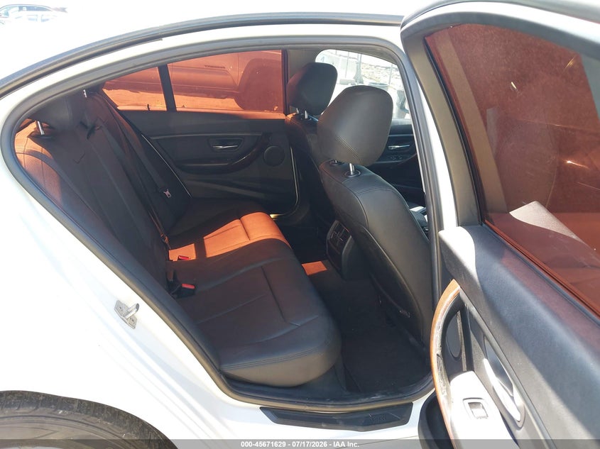 2016 BMW 3er VIN WBA8A9C51GK618824 IAAI salvage auction — REAR END, Salvage Title, sold $1,775 on 2026-08-12 (photo 8)