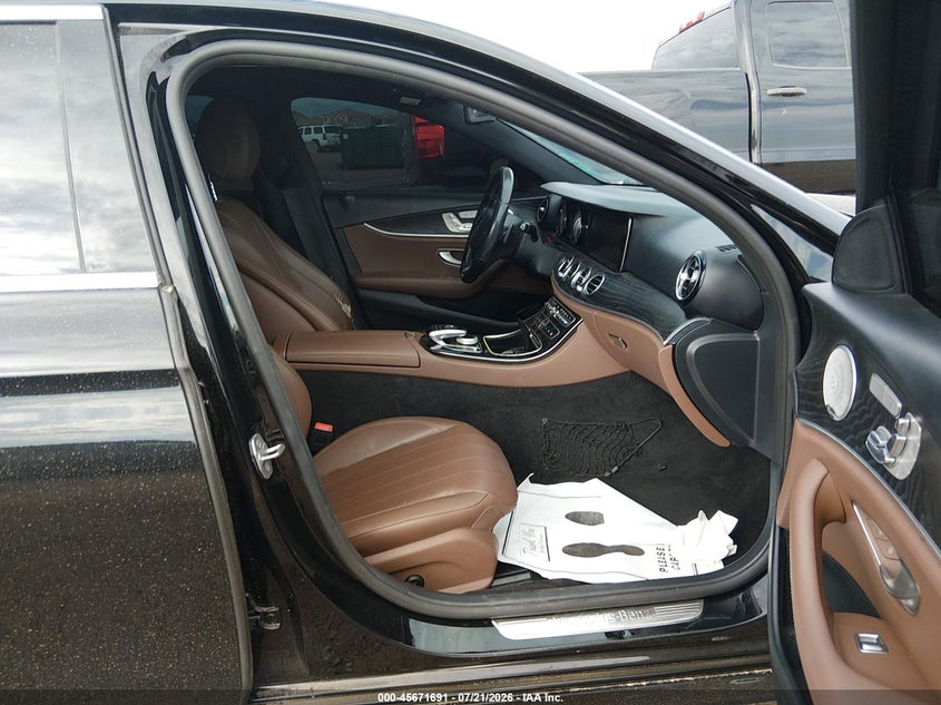 2017 Mercedes-benz E-klasse VIN WDDZF4JB0HA040216 IAAI salvage auction — UNKNOWN, Salvage Title, sold $3,550 on 2026-08-18 (photo 5)
