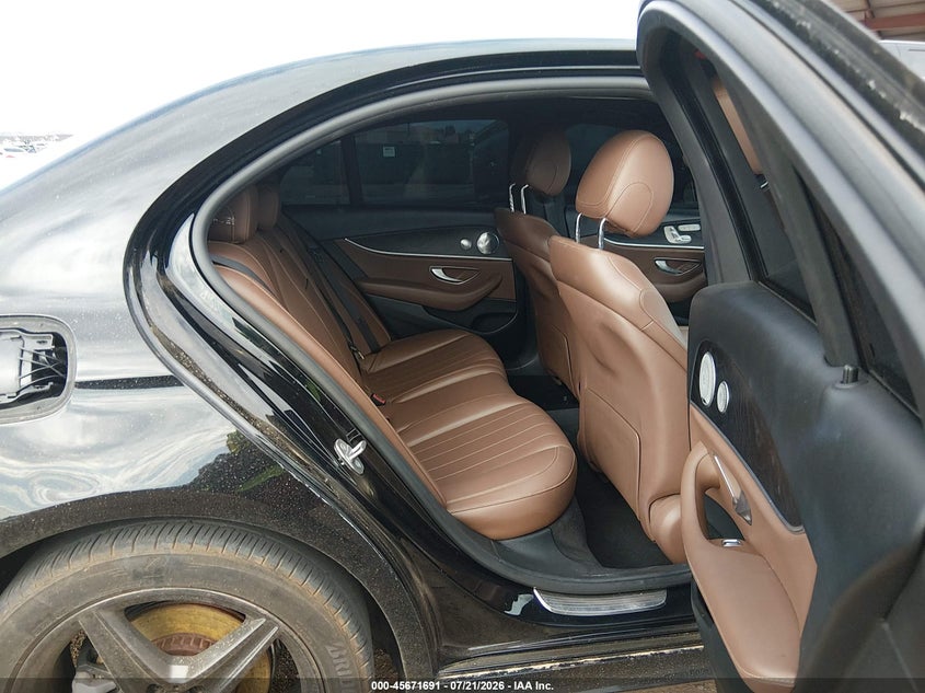 2017 Mercedes-benz E-klasse VIN WDDZF4JB0HA040216 IAAI salvage auction — UNKNOWN, Salvage Title, sold $3,550 on 2026-08-18 (photo 8)