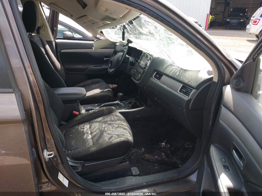 2017 Mitsubishi Outlander VIN JA4AD2A3XHZ066487 IAAI salvage auction — NORMAL WEAR, Clear (Illinois), sold $2,350 on 2026-08-01 (photo 5)