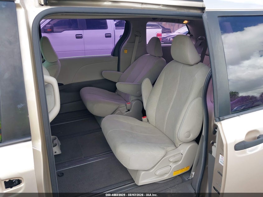 2011 Toyota Sienna VIN 5TDZK3DC1BS019339 IAAI salvage auction — TRANSMISSION, Clear (Florida), sold $175 on 2026-07-29 (photo 8)