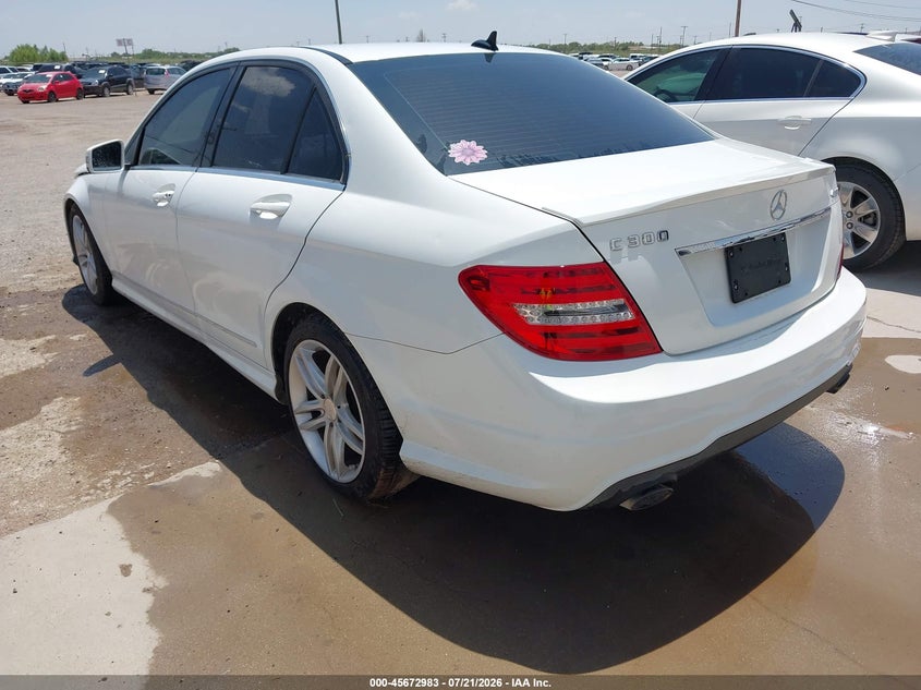 2013 Mercedes-benz C-klasse VIN WDDGF8AB8DR256728 IAAI salvage auction — NORMAL WEAR, Original (Texas), sold $700 on 2026-08-21 (photo 3)