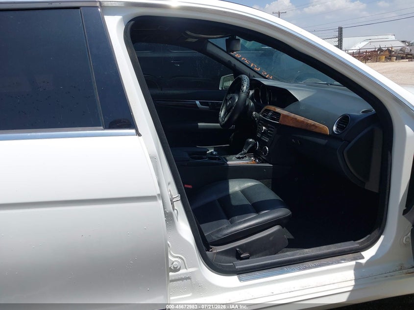 2013 Mercedes-benz C-klasse VIN WDDGF8AB8DR256728 IAAI salvage auction — NORMAL WEAR, Original (Texas), sold $700 on 2026-08-21 (photo 5)