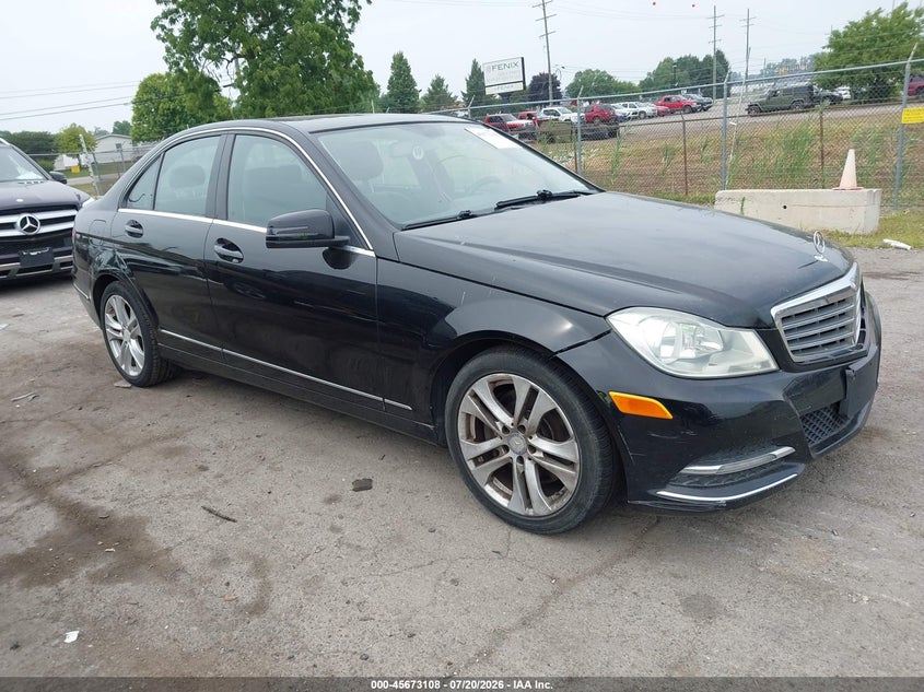 2013 Mercedes-benz C-klasse VIN WDDGF8AB7DR256784 IAAI salvage auction — NORMAL WEAR, Clear (Virginia), sold $925 on 2026-08-06 (photo 1)