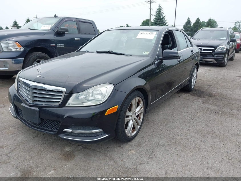 2013 Mercedes-benz C-klasse VIN WDDGF8AB7DR256784 IAAI salvage auction — NORMAL WEAR, Clear (Virginia), sold $925 on 2026-08-06 (photo 2)