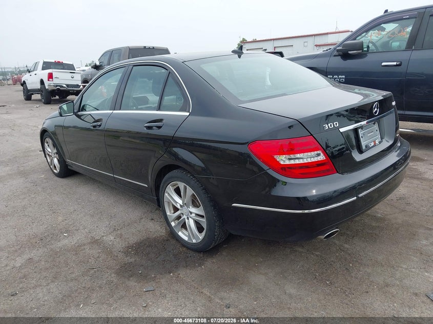 2013 Mercedes-benz C-klasse VIN WDDGF8AB7DR256784 IAAI salvage auction — NORMAL WEAR, Clear (Virginia), sold $925 on 2026-08-06 (photo 3)