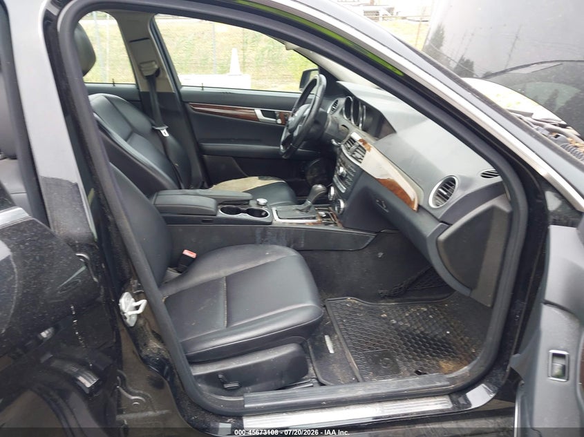 2013 Mercedes-benz C-klasse VIN WDDGF8AB7DR256784 IAAI salvage auction — NORMAL WEAR, Clear (Virginia), sold $925 on 2026-08-06 (photo 5)