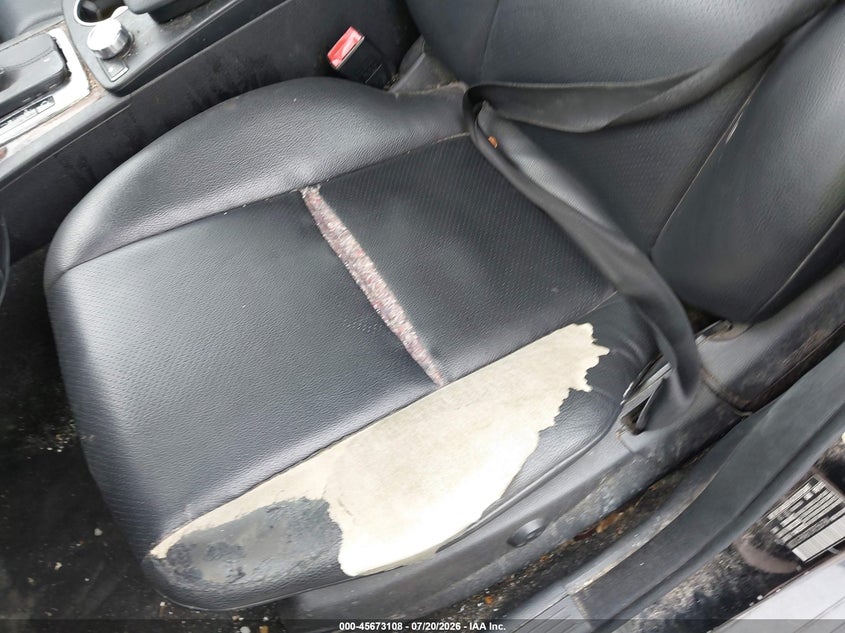 2013 Mercedes-benz C-klasse VIN WDDGF8AB7DR256784 IAAI salvage auction — NORMAL WEAR, Clear (Virginia), sold $925 on 2026-08-06 (photo 6)