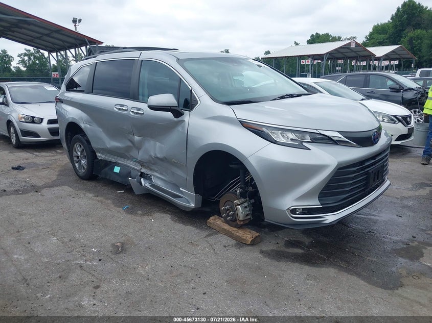 2022 Toyota Sienna VIN 5TDJRKEC4NS081257 IAAI salvage auction — SIDE, Wait Title, sold $24,000 on 2026-08-20 (photo 1)