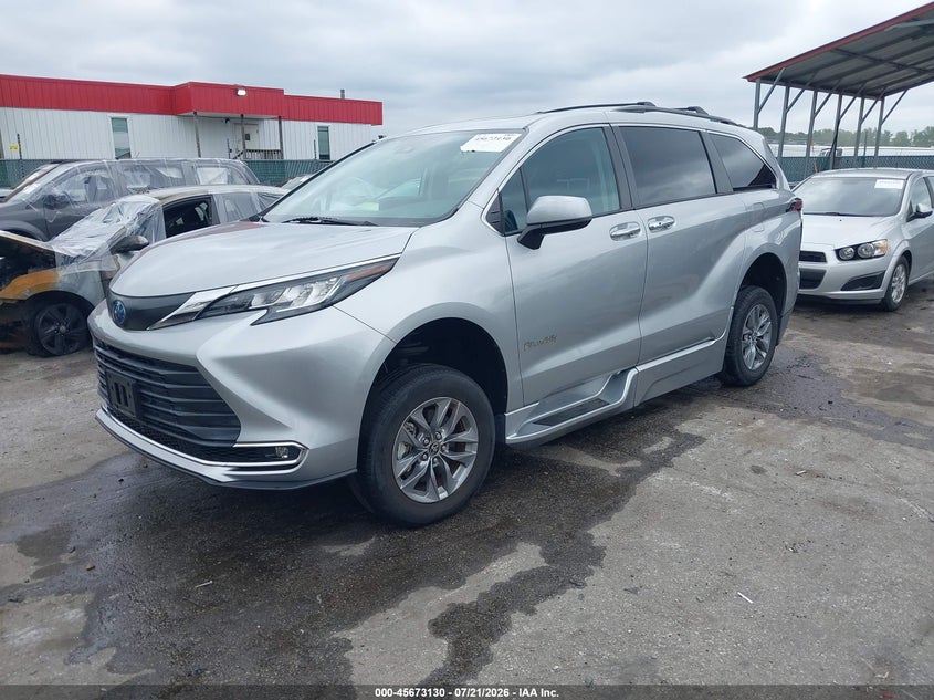 2022 Toyota Sienna VIN 5TDJRKEC4NS081257 IAAI salvage auction — SIDE, Wait Title, sold $24,000 on 2026-08-20 (photo 2)