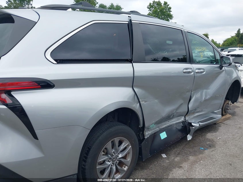2022 Toyota Sienna VIN 5TDJRKEC4NS081257 IAAI salvage auction — SIDE, Wait Title, sold $24,000 on 2026-08-20 (photo 6)