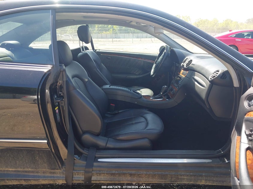 2008 Mercedes-benz Clk-class VIN WDBTJ72H88F252530 IAAI salvage auction — FRONT END, Salvage (Tennessee), sold $700 on 2026-08-12 (photo 5)