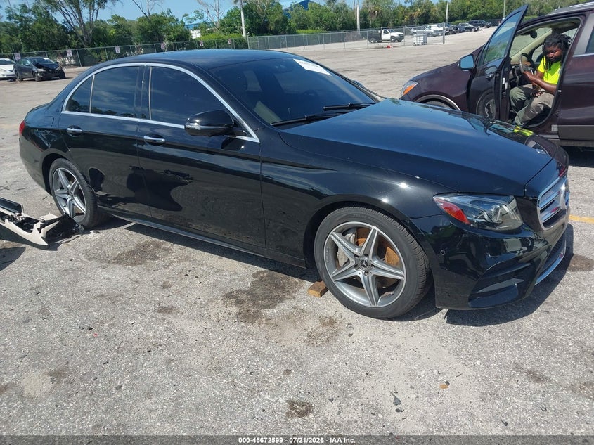 2019 Mercedes-benz E-klasse VIN WDDZF4JB3KA516885 IAAI salvage auction — WATER/FLOOD, Rebuildable (Florida), sold $4,700 on 2026-08-20 (photo 1)
