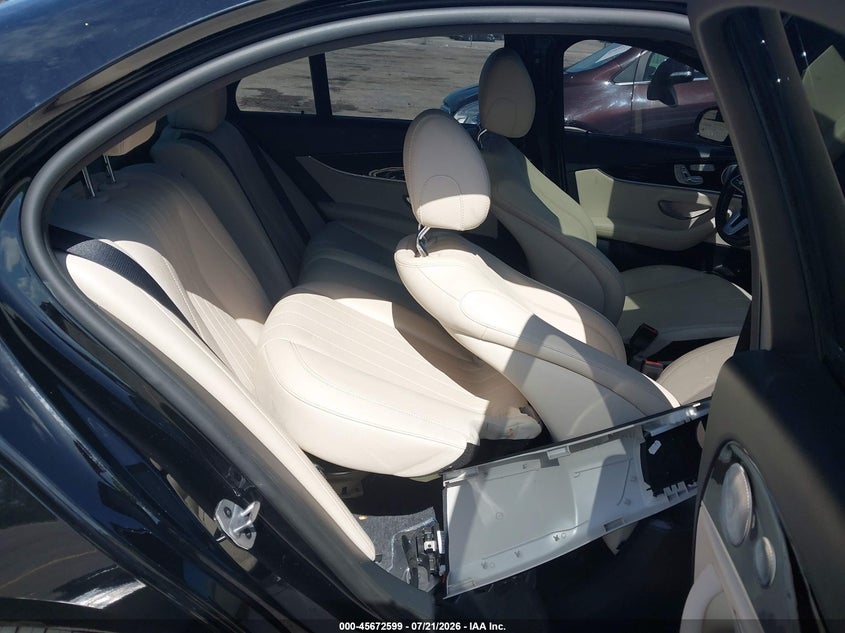 2019 Mercedes-benz E-klasse VIN WDDZF4JB3KA516885 IAAI salvage auction — WATER/FLOOD, Rebuildable (Florida), sold $4,700 on 2026-08-20 (photo 8)