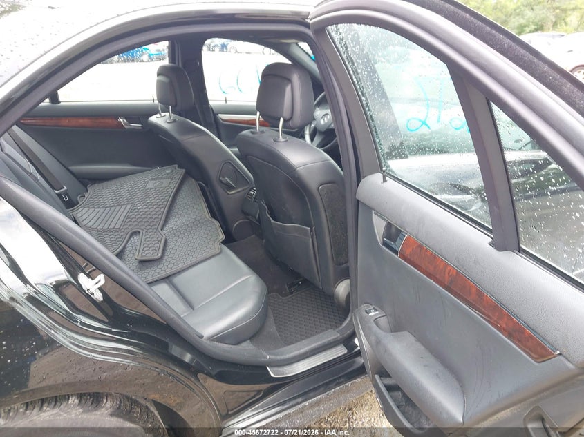 2010 Mercedes-benz C class VIN WDDGF8BB7AR111187 IAAI salvage auction — NORMAL WEAR, Clear (Pennsylvania), sold $825 on 2026-07-28 (photo 8)