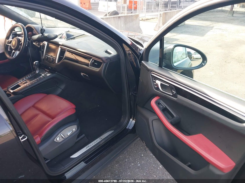 2015 Porsche Macan VIN WP1AB2A58FLB71413 IAAI salvage auction — LEFT SIDE, Salvage Title, sold $6,600 on 2026-08-23 (photo 5)