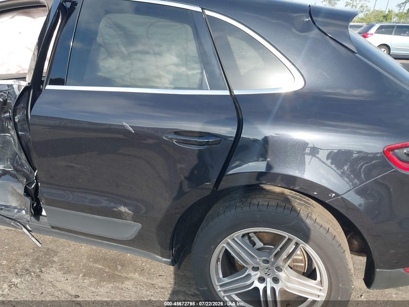 2015 Porsche Macan VIN WP1AB2A58FLB71413 IAAI salvage auction — LEFT SIDE, Salvage Title, sold $6,600 on 2026-08-23 (photo 6)