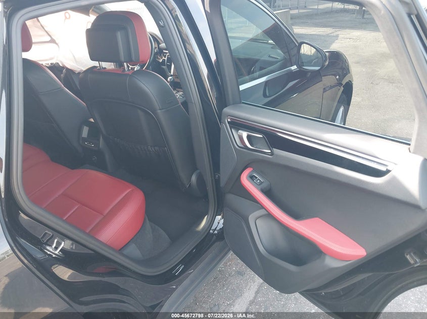 2015 Porsche Macan VIN WP1AB2A58FLB71413 IAAI salvage auction — LEFT SIDE, Salvage Title, sold $6,600 on 2026-08-23 (photo 8)