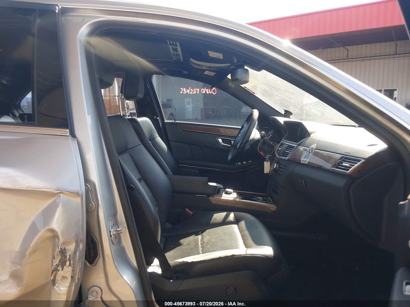 2012 Mercedes-benz E-klasse VIN WDDHF5KB4CA584582 IAAI salvage auction — UNKNOWN, Wait Title, sold $675 on 2026-08-18 (photo 5)