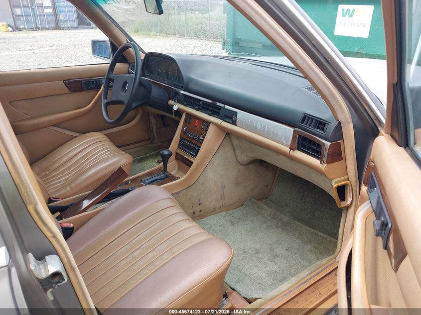 1984 Mercedes-benz 300 VIN WDBCB20A7EA065262 IAAI salvage auction — NORMAL WEAR, Clear-Dealer Only (North Carolina), sold $325 on 2026-07-28 (photo 5)