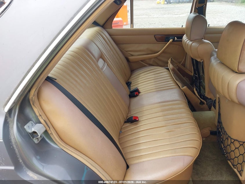1984 Mercedes-benz 300 VIN WDBCB20A7EA065262 IAAI salvage auction — NORMAL WEAR, Clear-Dealer Only (North Carolina), sold $325 on 2026-07-28 (photo 8)