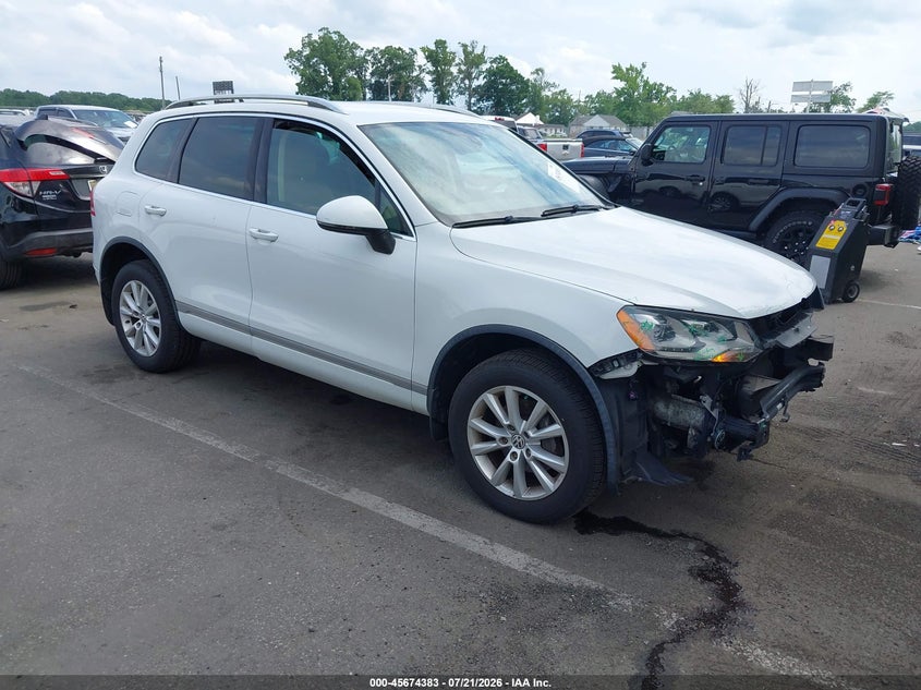 2013 Volkswagen Touareg VIN WVGEF9BPXDD013206 IAAI salvage auction — FRONT END, Wait Title, sold $225 on 2026-08-10 (photo 1)