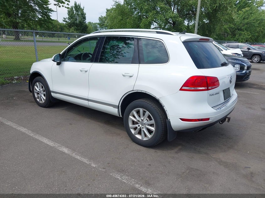 2013 Volkswagen Touareg VIN WVGEF9BPXDD013206 IAAI salvage auction — FRONT END, Wait Title, sold $225 on 2026-08-10 (photo 3)