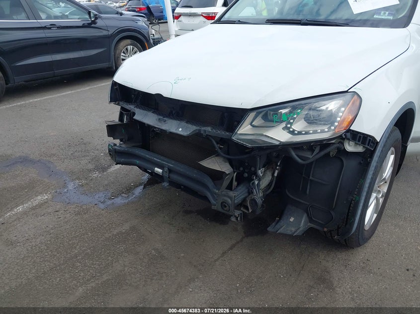 2013 Volkswagen Touareg VIN WVGEF9BPXDD013206 IAAI salvage auction — FRONT END, Wait Title, sold $225 on 2026-08-10 (photo 6)