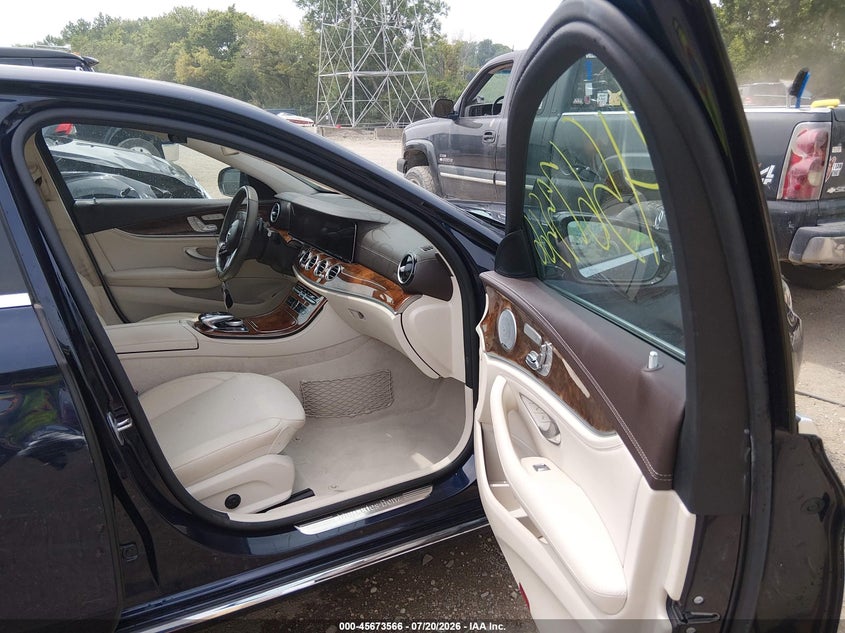 2019 Mercedes-benz E-klasse VIN WDDZF4KB0KA629210 IAAI salvage auction — FRONT END, Wait Title, sold $14,000 on 2026-08-16 (photo 5)