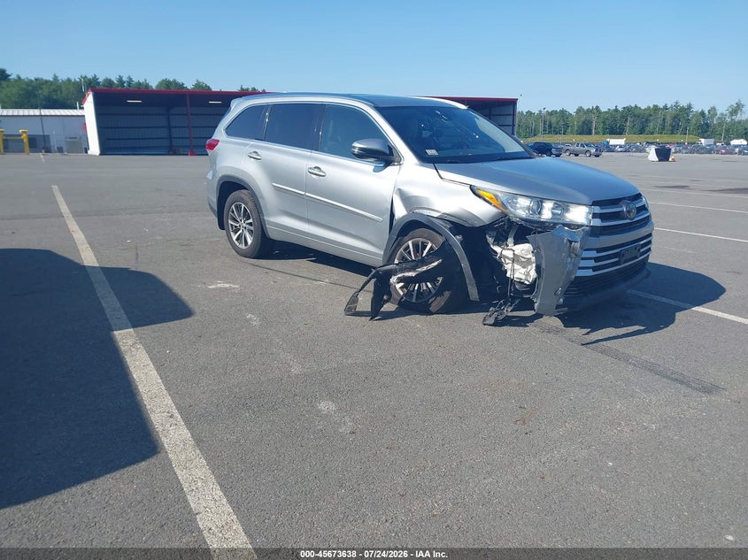 2017 Toyota Highlander VIN 5TDJZRFH7HS413912 IAAI salvage auction — RIGHT FRONT, Mv-907A (New York), sold $6,900 on 2026-07-30 (photo 1)