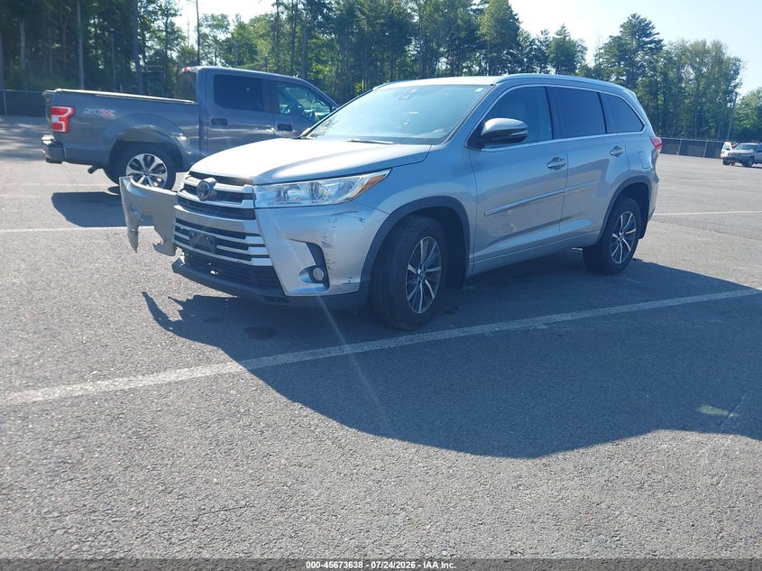 2017 Toyota Highlander VIN 5TDJZRFH7HS413912 IAAI salvage auction — RIGHT FRONT, Mv-907A (New York), sold $6,900 on 2026-07-30 (photo 2)