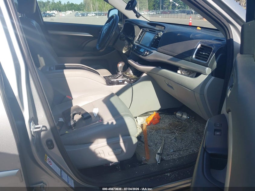 2017 Toyota Highlander VIN 5TDJZRFH7HS413912 IAAI salvage auction — RIGHT FRONT, Mv-907A (New York), sold $6,900 on 2026-07-30 (photo 5)