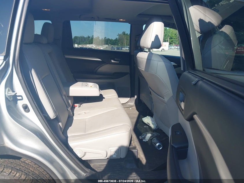 2017 Toyota Highlander VIN 5TDJZRFH7HS413912 IAAI salvage auction — RIGHT FRONT, Mv-907A (New York), sold $6,900 on 2026-07-30 (photo 8)