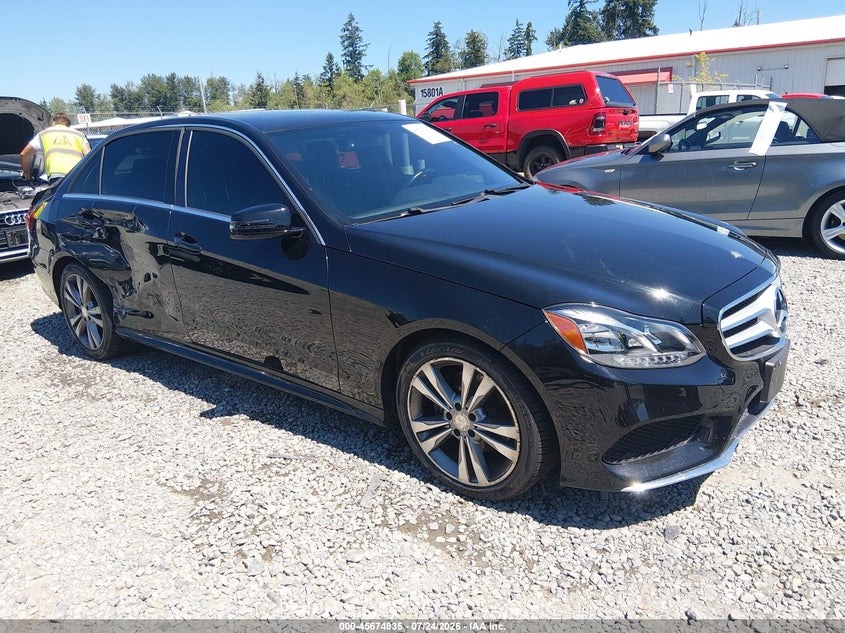 2014 Mercedes-benz E-klasse VIN WDDHF5KB4EB014689 IAAI salvage auction — SIDE, Salvage Title, sold $3,250 on 2026-08-13 (photo 1)