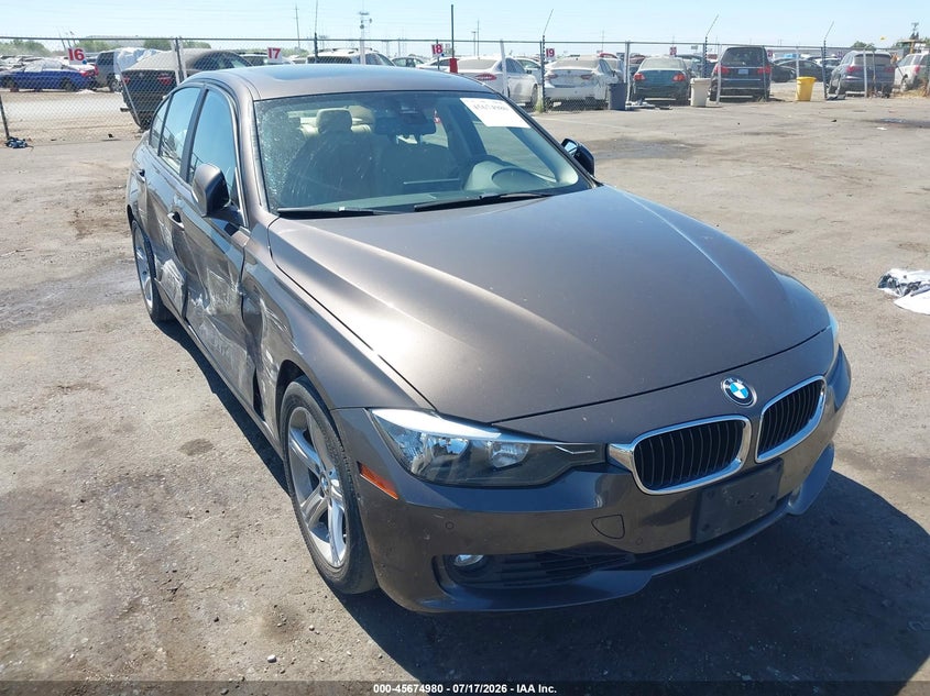 2015 BMW 3er VIN WBA3C1C52FK118918 IAAI salvage auction — RIGHT SIDE, Wait Title, sold $2,000 on 2026-08-12 (photo 1)