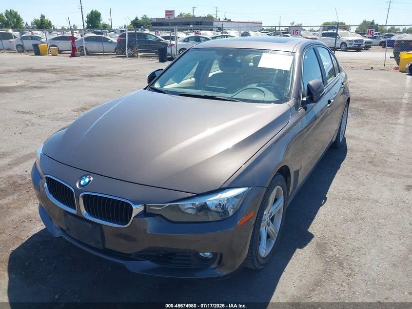 2015 BMW 3er VIN WBA3C1C52FK118918 IAAI salvage auction — RIGHT SIDE, Wait Title, sold $2,000 on 2026-08-12 (photo 2)
