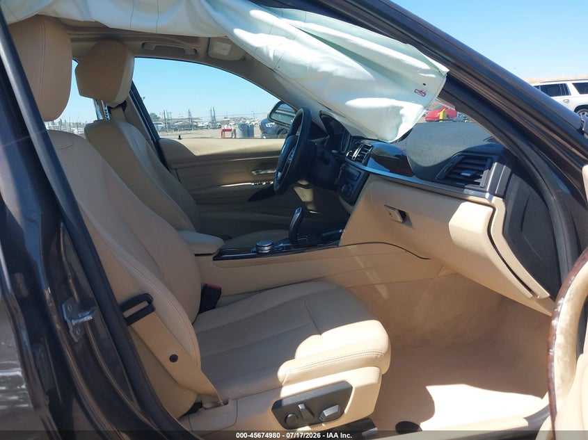 2015 BMW 3er VIN WBA3C1C52FK118918 IAAI salvage auction — RIGHT SIDE, Wait Title, sold $2,000 on 2026-08-12 (photo 5)