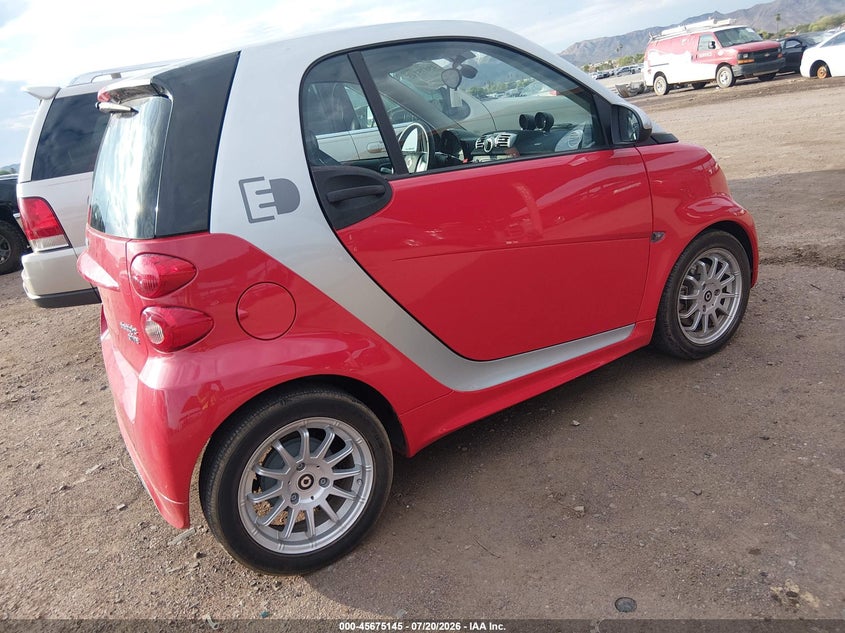 2014 Smart VIN WMEEJ9AA2EK736885 IAAI salvage auction — NORMAL WEAR, Clear-Dealer Only (Arizona), sold $200 on 2026-08-04 (photo 4)