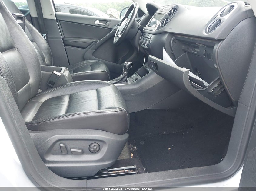 2017 Volkswagen Tiguan VIN WVGUV7AX2HW509602 IAAI salvage auction — REAR END, Salvage (Georgia), sold $3,025 on 2026-08-19 (photo 5)