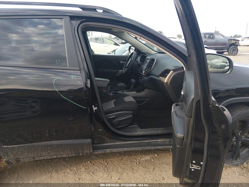 2017 Jeep Cherokee VIN 1C4PJLAS2HW654472 IAAI salvage auction — FRONT END, Salvage Title, sold $1,950 on 2026-08-14 (photo 5)