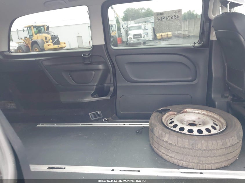 2019 Mercedes-benz Metris VIN WD4PG2EE4K3521112 IAAI salvage auction — SIDE, Salvage (Pennsylvania), sold $4,550 on 2026-07-26 (photo 8)