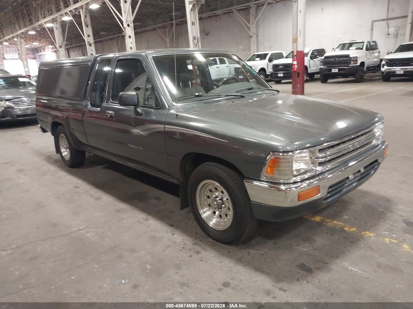 1991 Toyota Pickup VIN JT4VN93D2M5026022 IAAI salvage auction — NORMAL WEAR, Clear (Oregon), sold $25 on 2026-07-23 (photo 1)