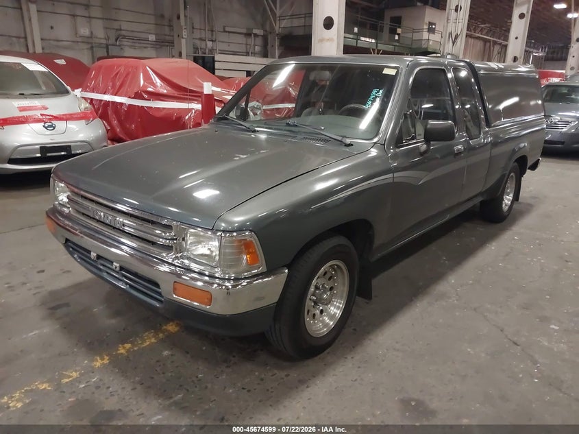 1991 Toyota Pickup VIN JT4VN93D2M5026022 IAAI salvage auction — NORMAL WEAR, Clear (Oregon), sold $25 on 2026-07-23 (photo 2)