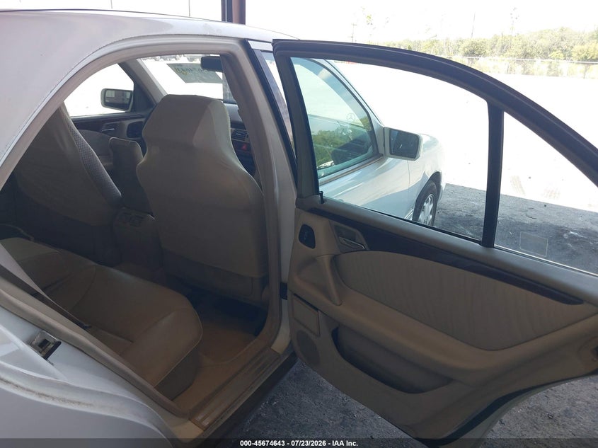 1999 Mercedes-benz E-class VIN WDBJF25H8XA771242 IAAI salvage auction — NORMAL WEAR, Clear (Florida), sold $575 on 2026-07-28 (photo 8)