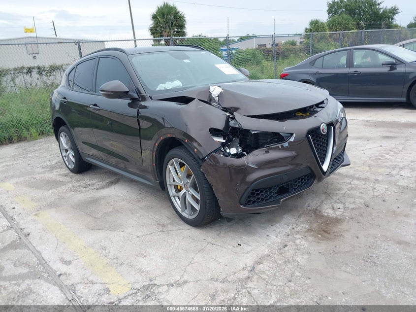 2018 Alfa romeo Stelvio VIN ZASFAKPN0J7B71240 IAAI salvage auction — FRONT END, Salvage Title, sold $2,400 on 2026-08-19 (photo 1)
