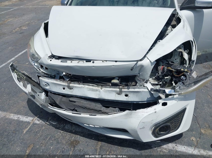 2013 Volvo C30 VIN YV1672MK8D2311726 IAAI salvage auction — FRONT END, Salvage Title, sold $575 on 2026-08-12 (photo 6)