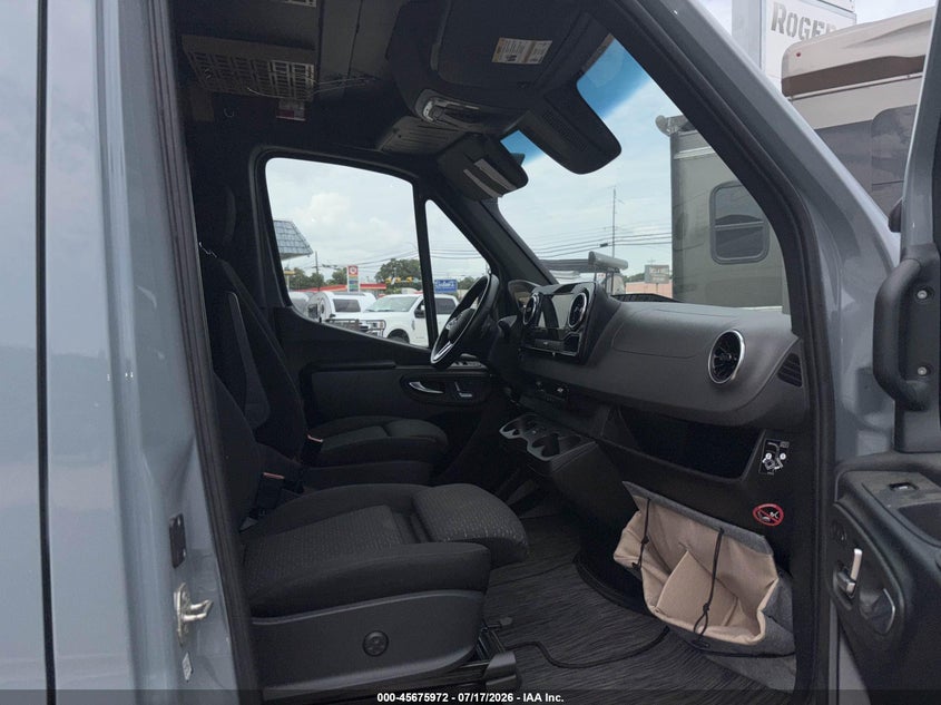 2023 Mercedes-benz Sprinter VIN W1Y4NCVY2PT138548 IAAI salvage auction — NORMAL WEAR, Salvage Title, sold $25 on 2026-07-30 (photo 5)