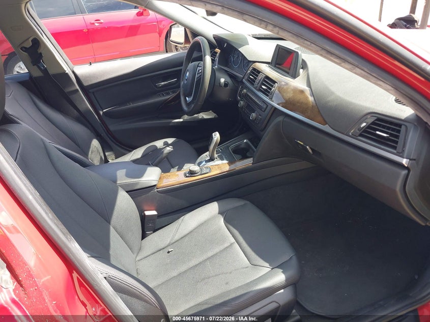 2015 BMW 3er VIN WBA3A5G52FNS87164 IAAI salvage auction — NORMAL WEAR, Clear (Florida), sold $200 on 2026-07-29 (photo 5)