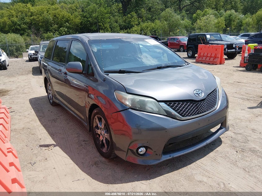 2011 Toyota Sienna VIN 5TDXK3DC7BS033320 IAAI salvage auction — NORMAL WEAR, Clear (Illinois), sold $1,050 on 2026-07-29 (photo 1)