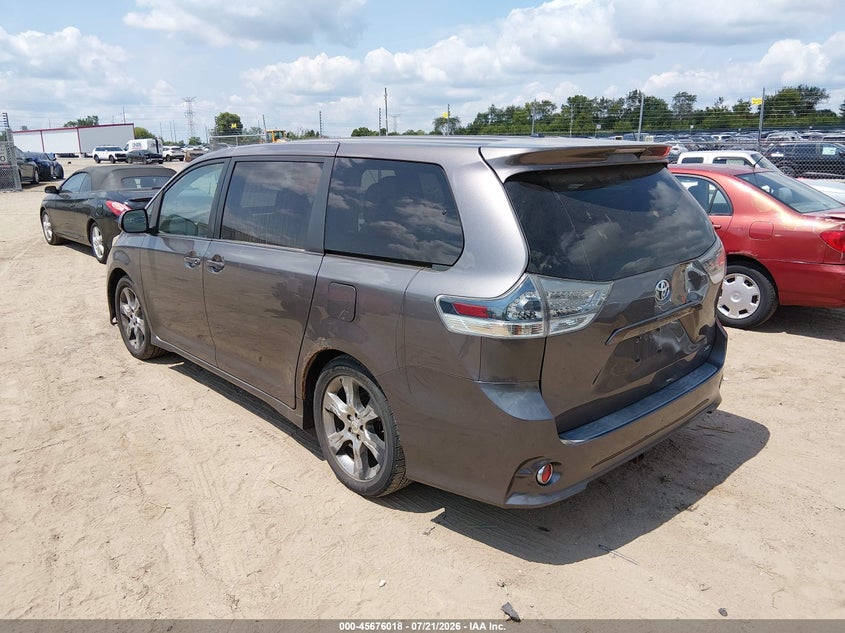 2011 Toyota Sienna VIN 5TDXK3DC7BS033320 IAAI salvage auction — NORMAL WEAR, Clear (Illinois), sold $1,050 on 2026-07-29 (photo 3)